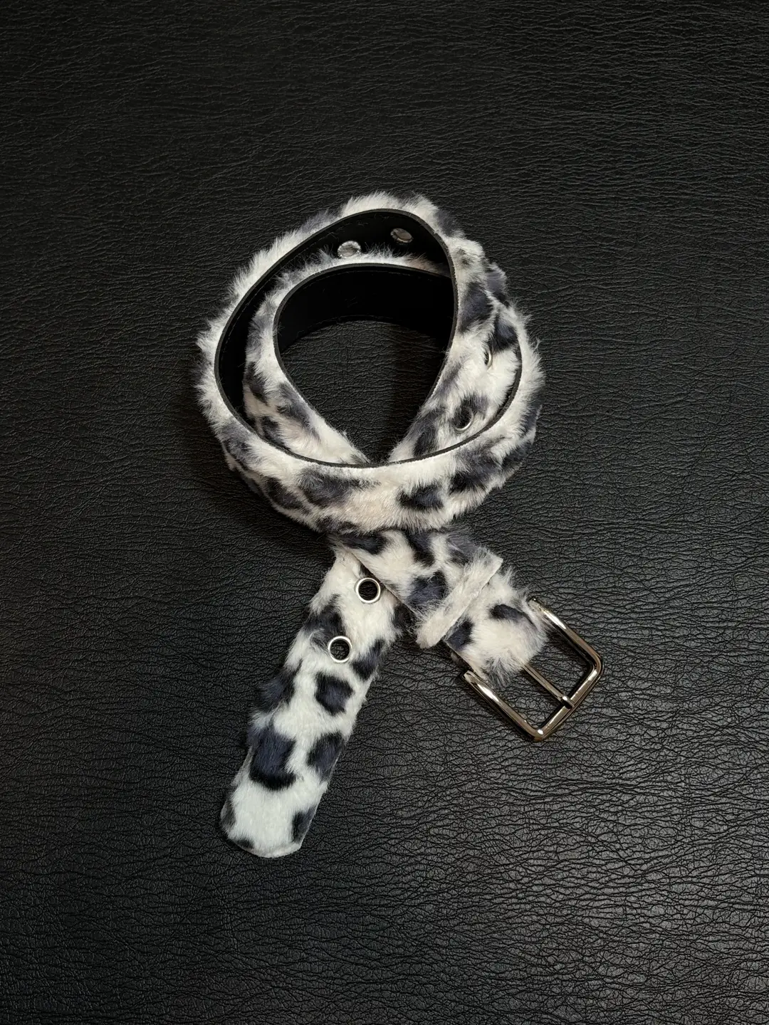 Be careful with the cuffs, Vintage vintage black and white leopard print plush belt, niche punk versatile men's and women's needle buckle belt