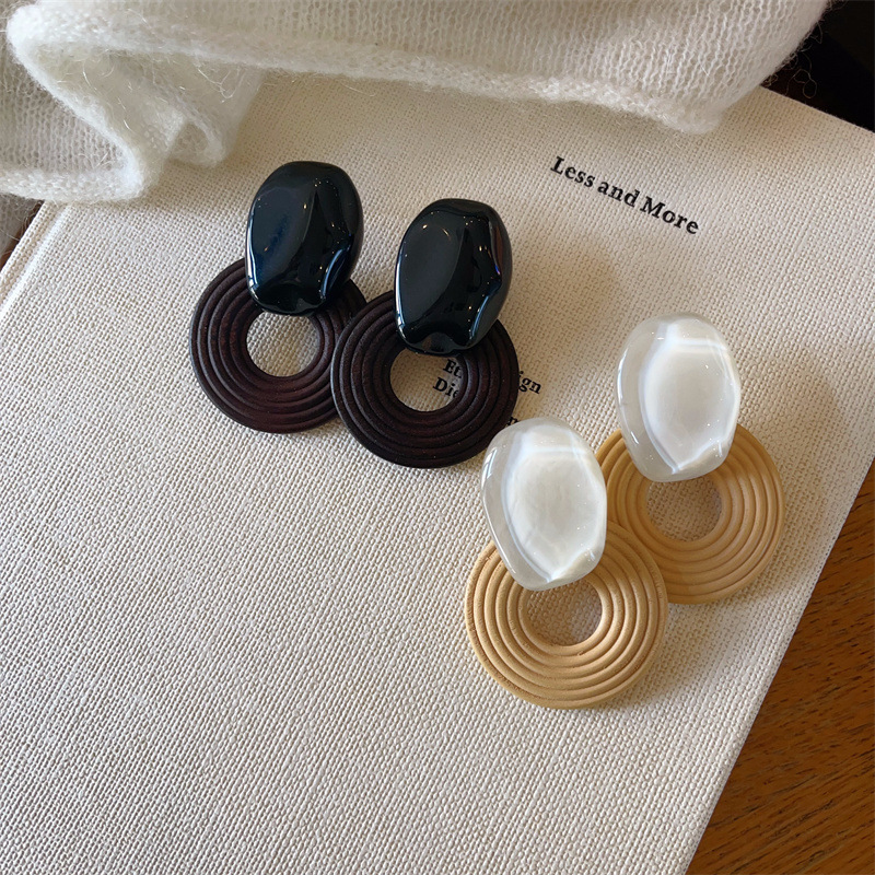 Resort-Style Fashionable Rattan Circle Spiral Earrings for Women with Unique Exaggerated Design and Irregular Resin Ear Studs