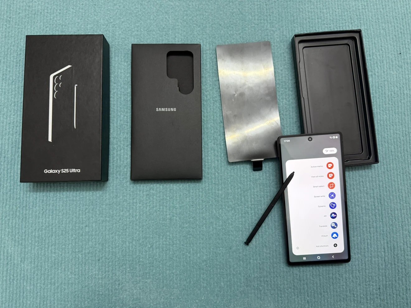 Better quality s25ultra. Valid serial No.+original box+a fake box+free phone c*se.
