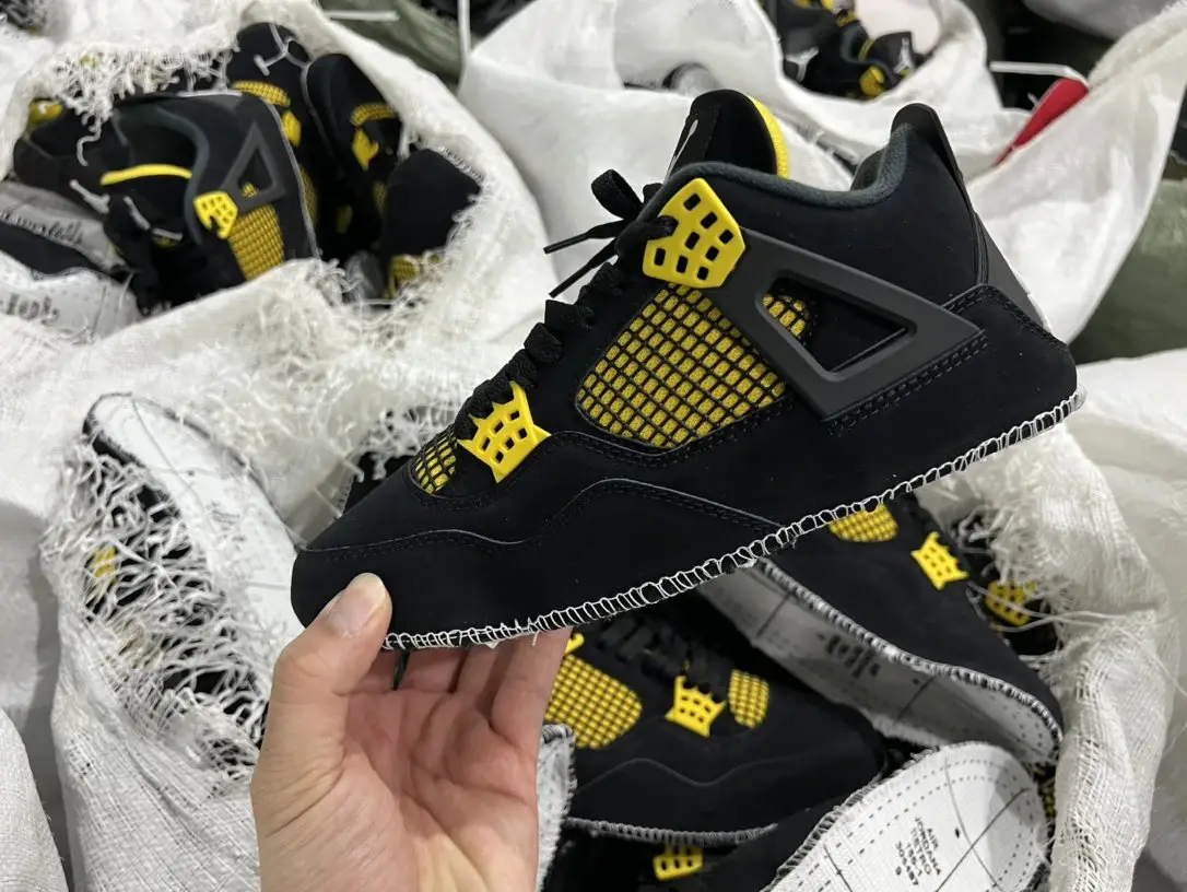 Air Jordan 4 Retro KAWS
