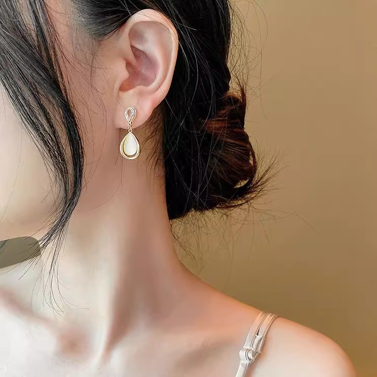 S925 silver needle water drop cat's eye stone earrings niche design high-end earrings 2024 new explosions earrings wholesale
