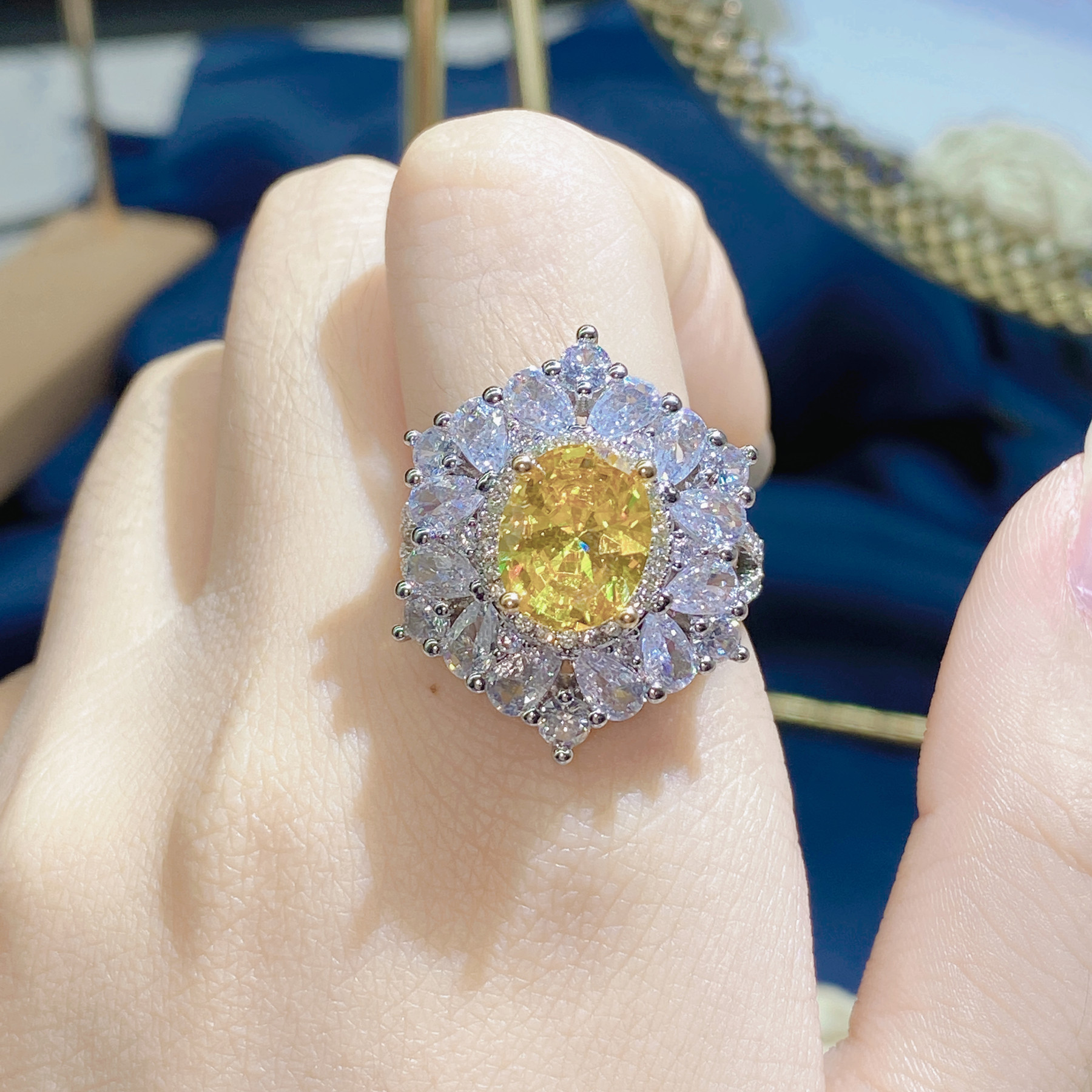 New high-grade feeling carat big pigeon egg ring Hao inlaid imported synthetic asche yellow diamond color treasure jewelry wholesale