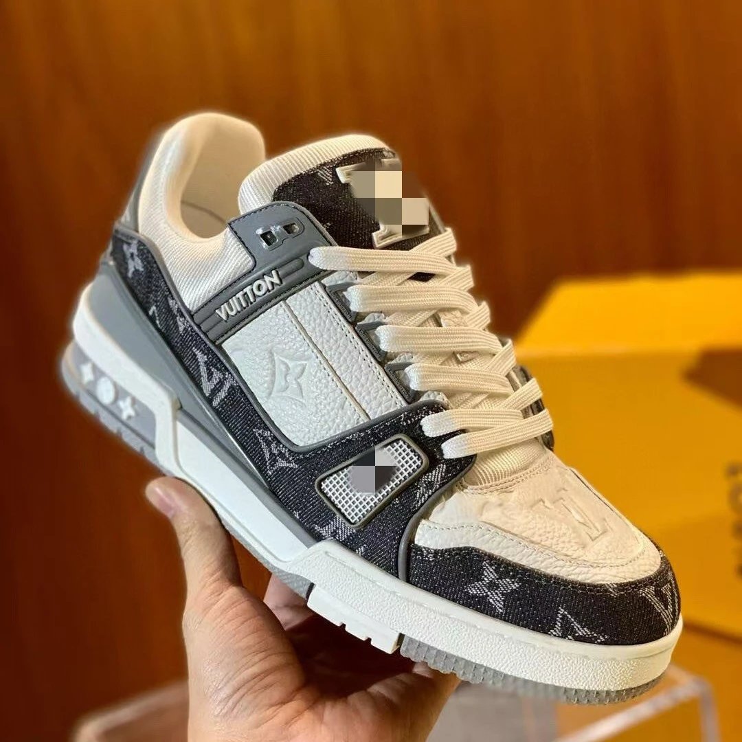 Louis Vuitton VUITTON 404 Sneakers