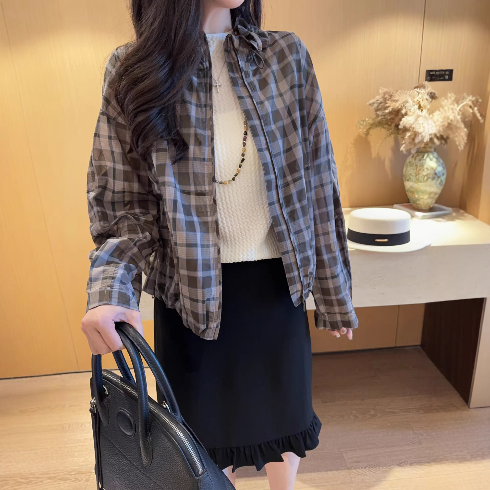 Casual and Stylish~ New Spring/Summer Vintage Coffee-Colored Plaid Sun-Protective Short Jacket, Lightweight Top, Available for Dropshipping