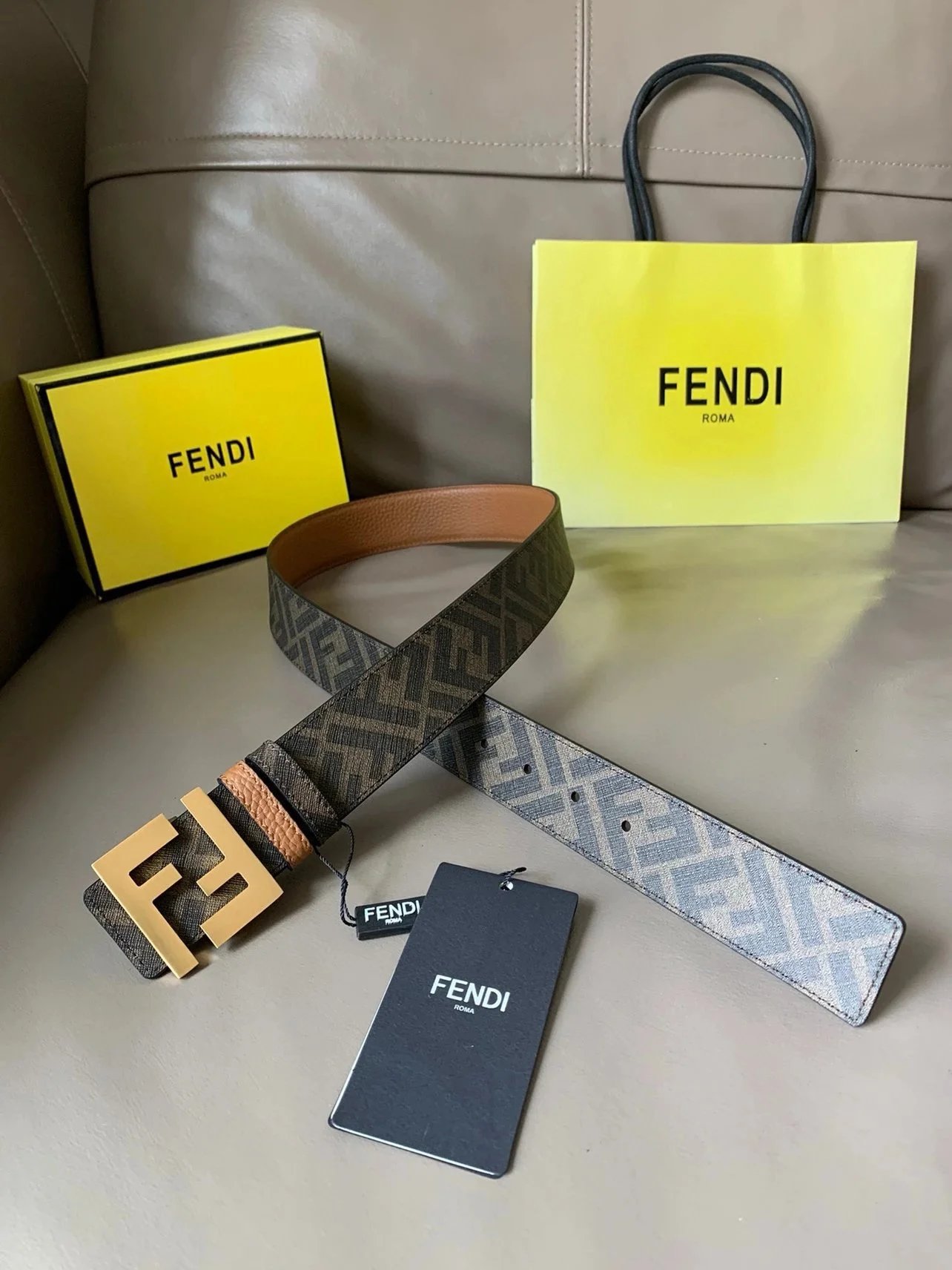 f 腰带 QC-foto van WEIDIAN op Qualit.ly