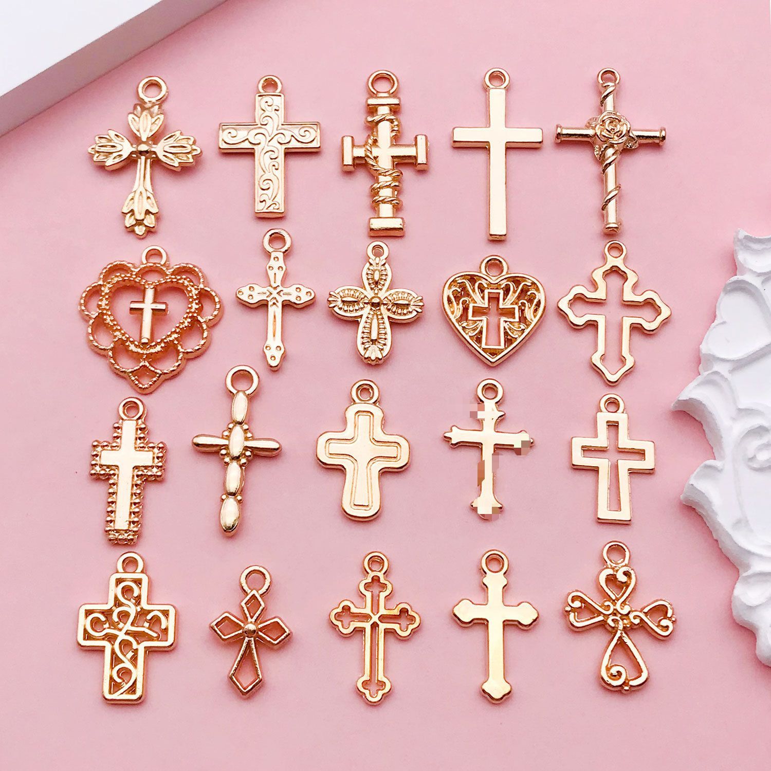 20 KC Gold Cross Pendant Accessories Fashion Simple Hollow Pattern DIY Necklace Pendant Accessories Trendy Accessories