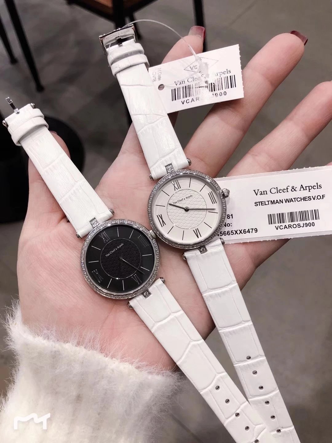 新款 女表 梵克雅宝-Van Cleef&Arpels女士腕表 进口石英机芯 316L精钢表壳 特价包邮