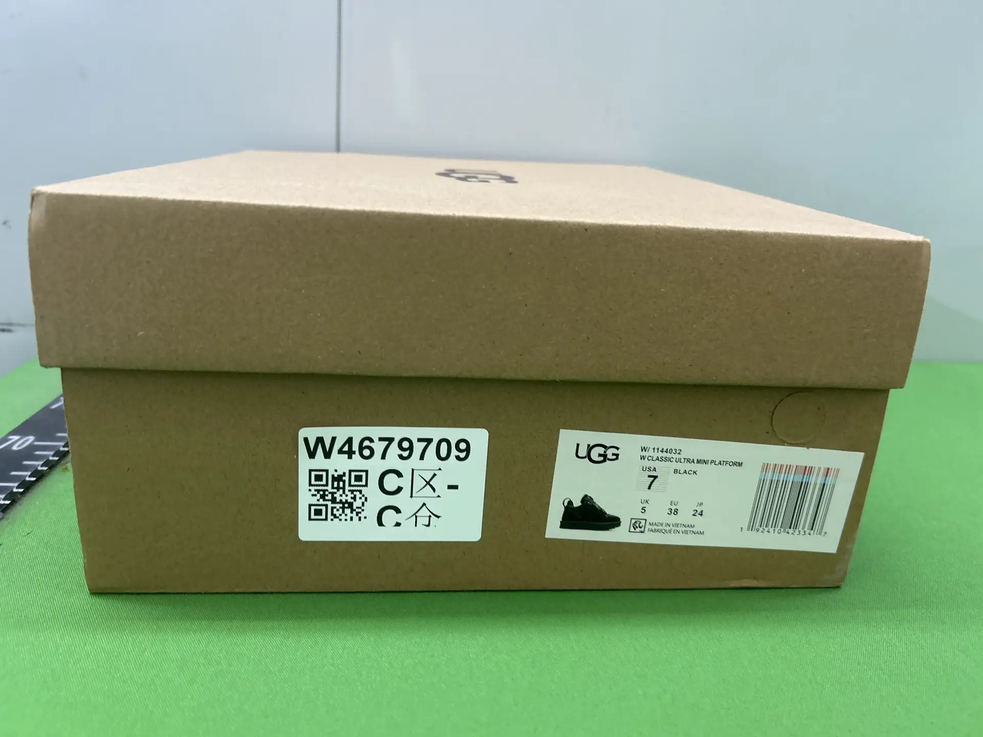 UGG W CLASSIC ULTRA MINI PLATFORM BLACK