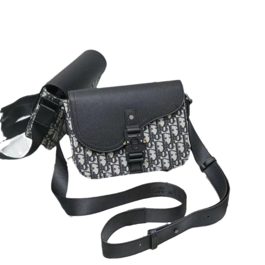 One shoulder crossbody bag