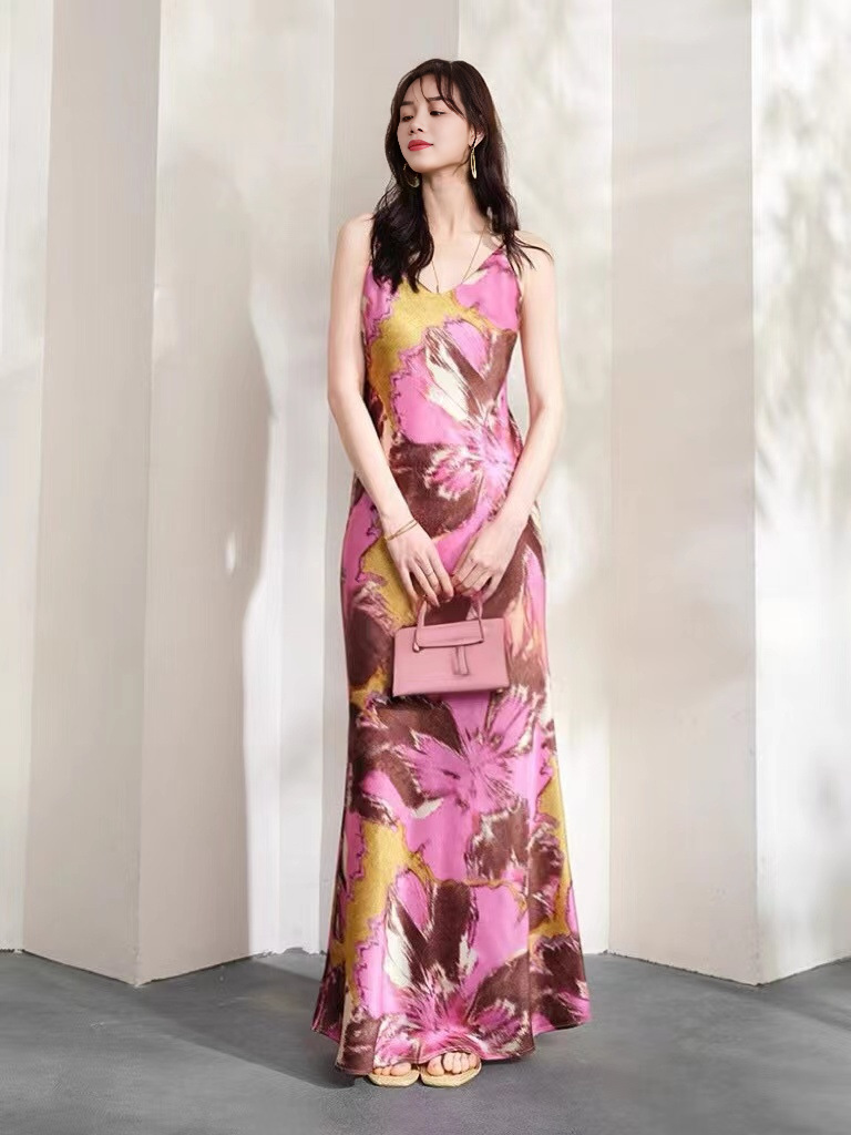 2025 New Women's High-end Summer Oblique V-neck Long Backless Waist Elegant Printed Sling dress