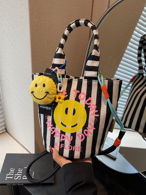 Korean-style Dongdaemun Personalized Printed Striped Smiley Bucket Bag 2025 New Cute Casual All-match Shoulder Bag