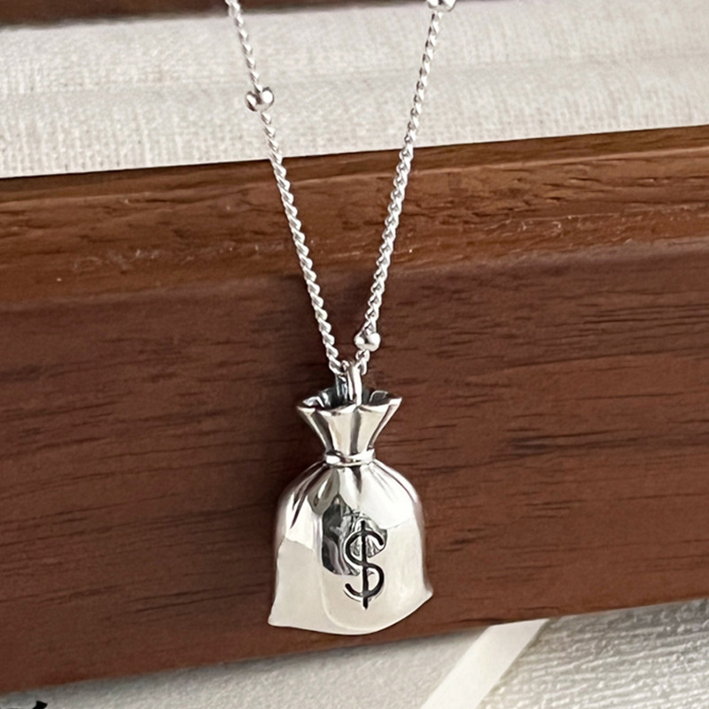 Small Money Bag Necklace Women's Simple Cool Creative Money Bag Pendant Niche Design Sense Round Bead Clavicle Chain New Fashion