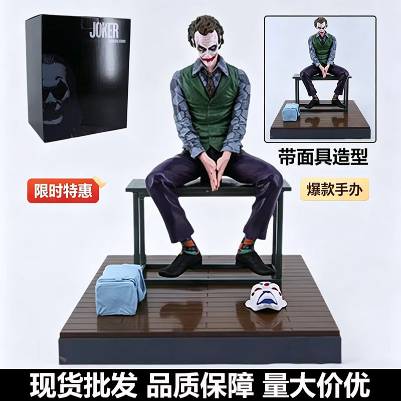 DC Heath Ledger's Dark Knight Clown Hand-held Suicide Squad Joker Gotham Clown Model Ornaments