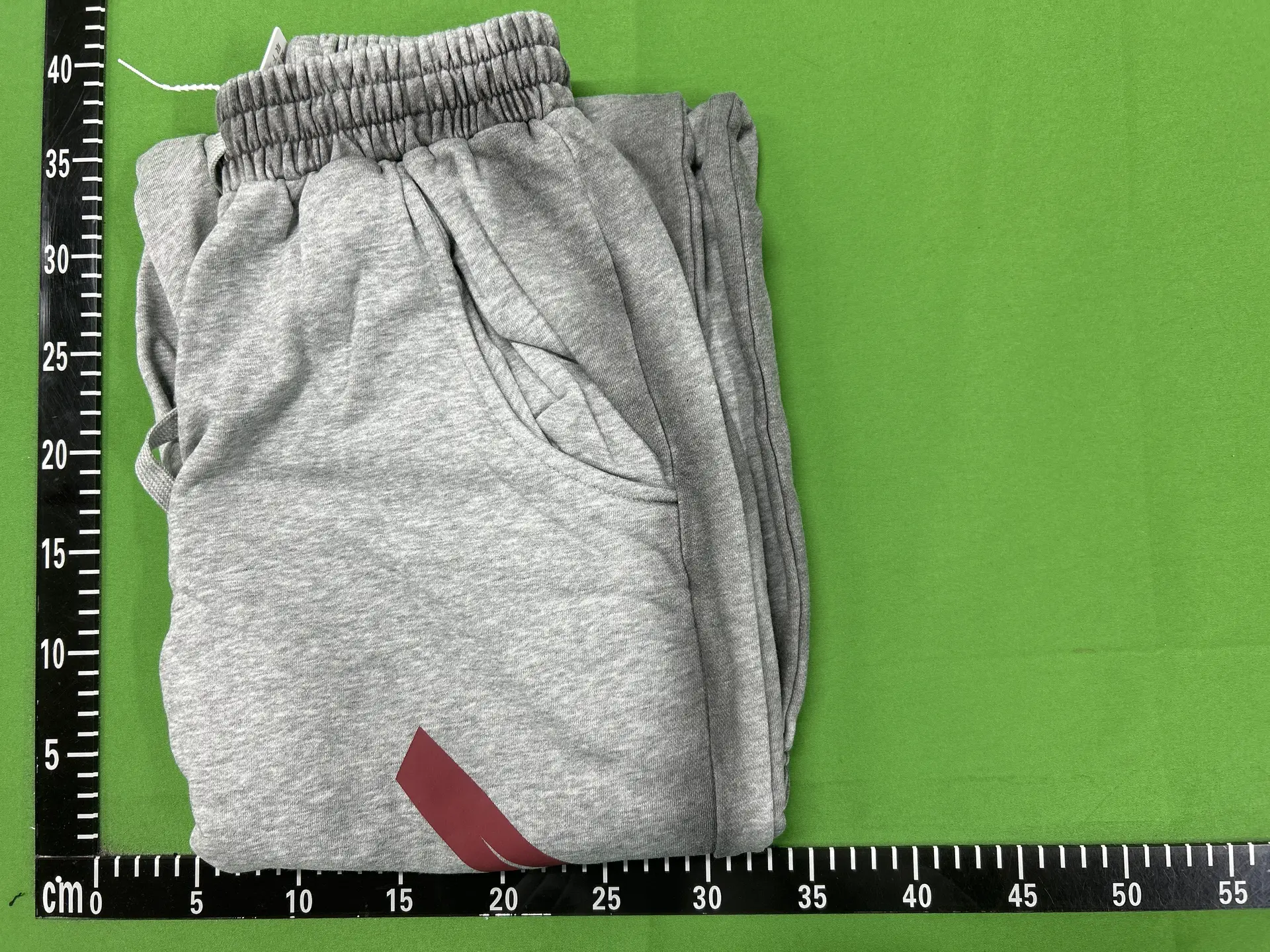 Big slanted thigh red string light gray closed pants 33101934