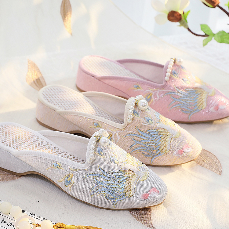 Versatile Embroidered Internet Celebrity Baotou Embroidered Casual Travel Slippers Retro Embroidered Ethnic Style Cloth Shoes