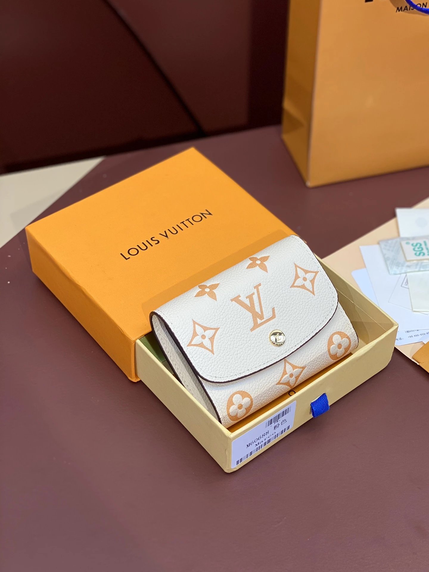 Original stock M60688 beige! This short wallet is crafted from supple Monogram Empreinte leather and adorned with the iconic Monogram embossing. Easily fits in a small handbag; the size is just right to hold coins, banknotes, and credit cards.