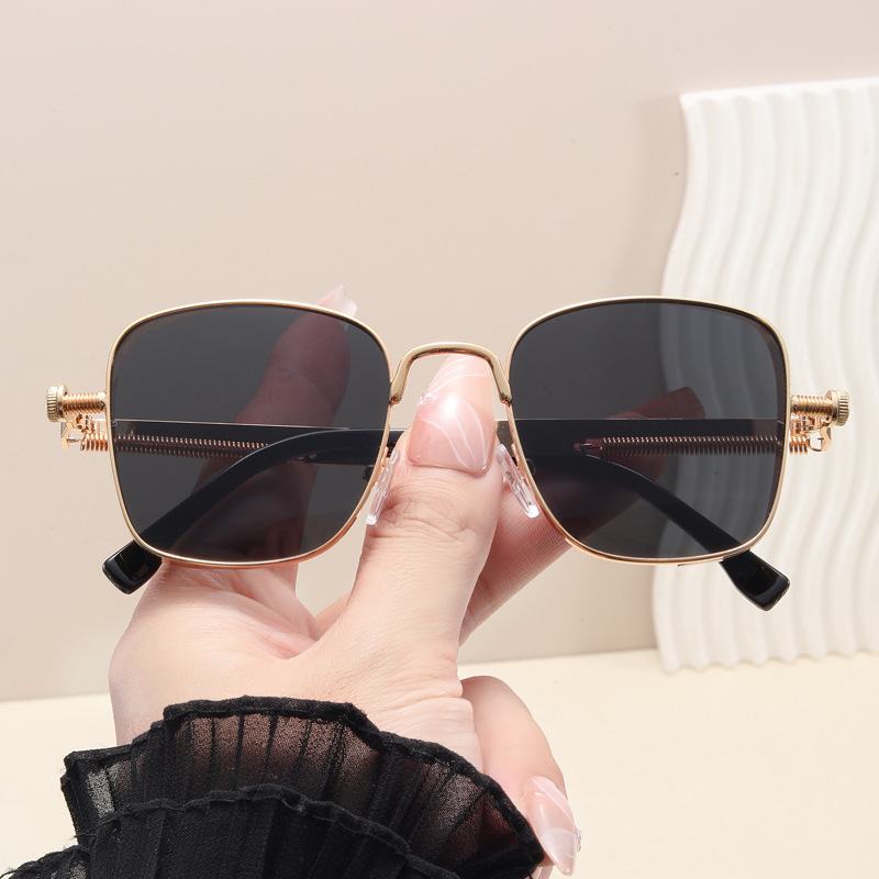 Cross-Border Foreign Trade New Style European and American Square Frame Steampunk Sunglasses for Men and Women, Metal Finely Carved Sunglasses, Driving Sun Visors