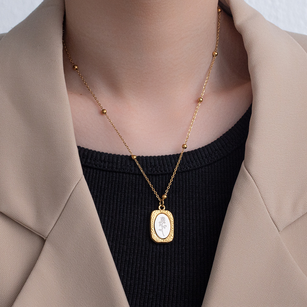 Douyin Internet Celebrity's Same Jewelry Square Brand Rose Pendant Titanium Steel Oval Short T-Shirt Clavicle Necklace Wholesale