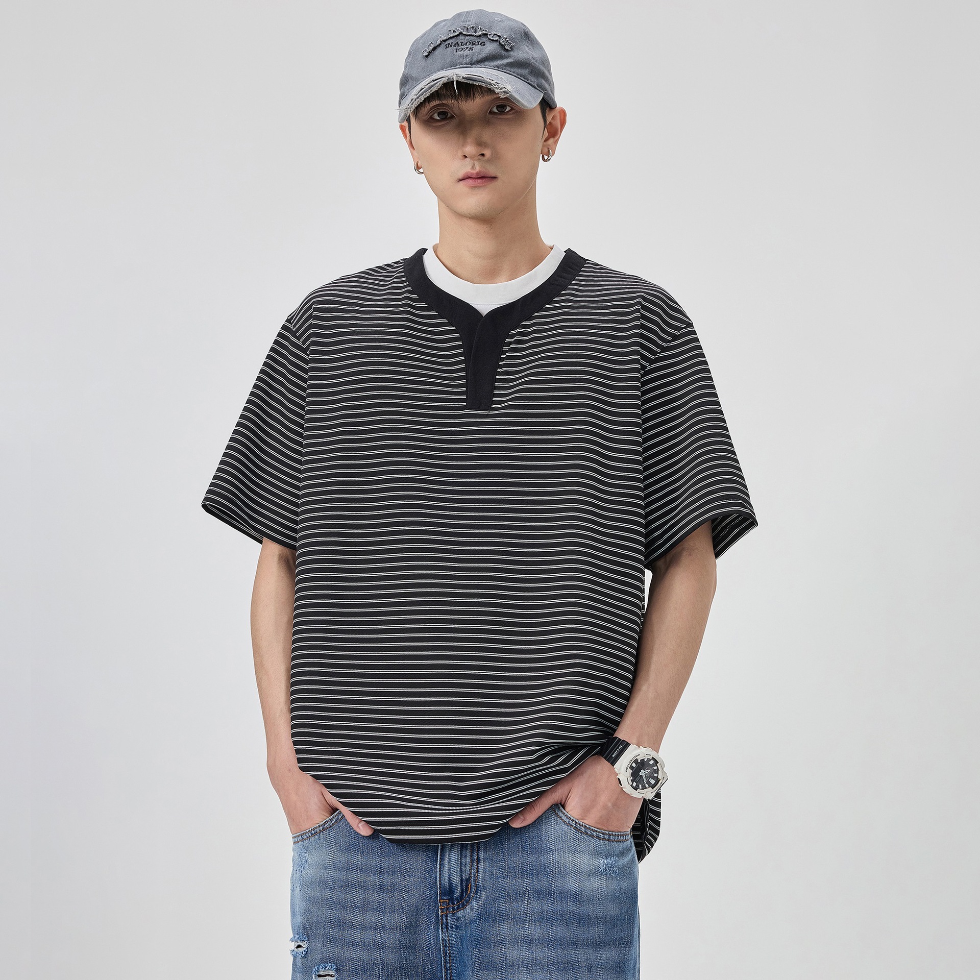 Allin Striped Faux Two-Piece Black Loose Short-Sleeve T-Shirt for Men, 2026 Summer New Style, Cool Half-Sleeve Casual Top