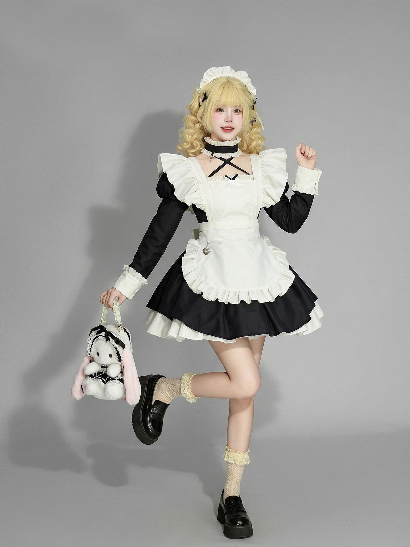 New Sweet Gothic Maid Outfit with Lace Trim and Puff Sleeves, Maid Game Costume, Cosplay Performance Outfit