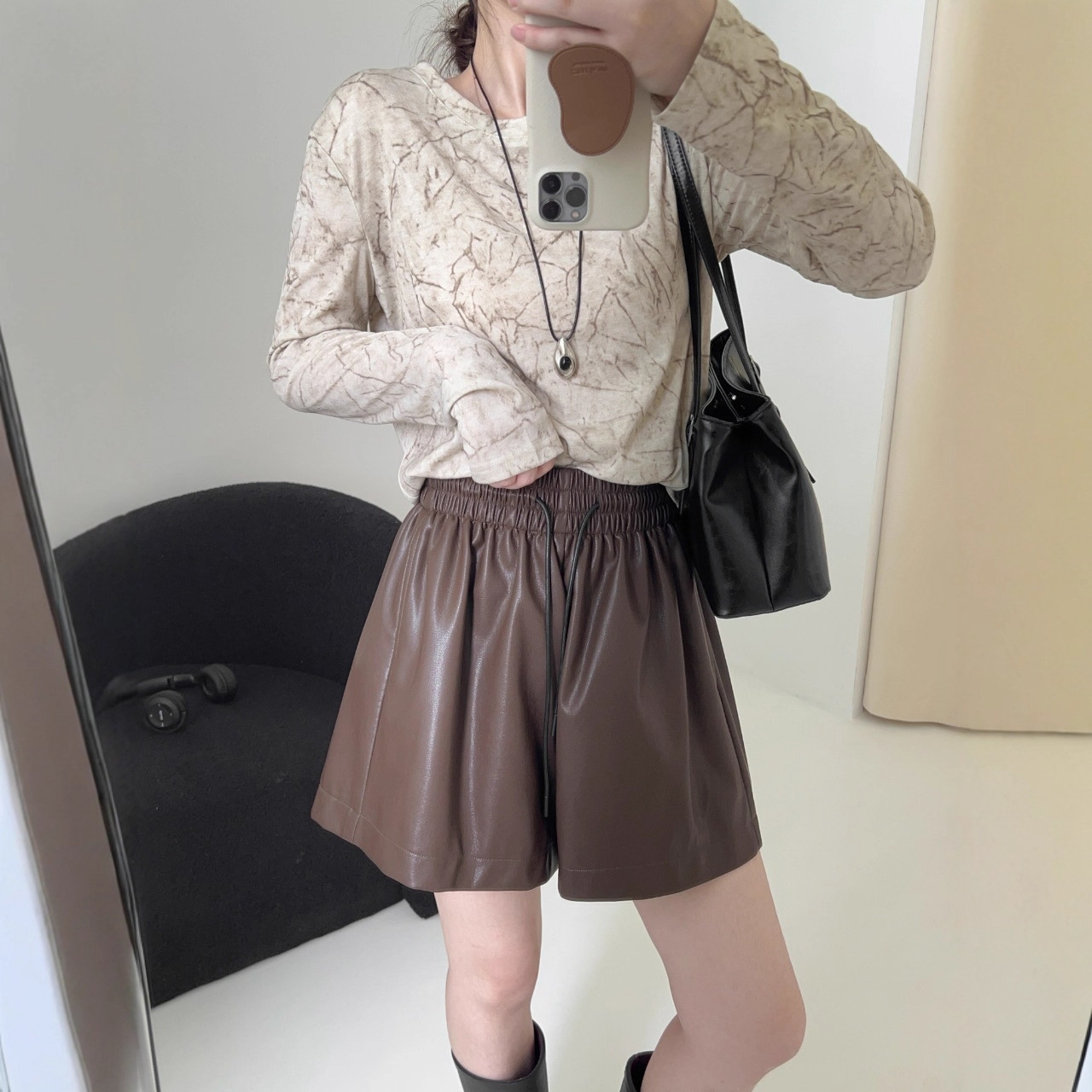 Elastic High-Waisted Leather Shorts for Women's Outer Wear in Autum 2025 New Versatile Slimming Look Wide-Leg A-Line Boot Pants