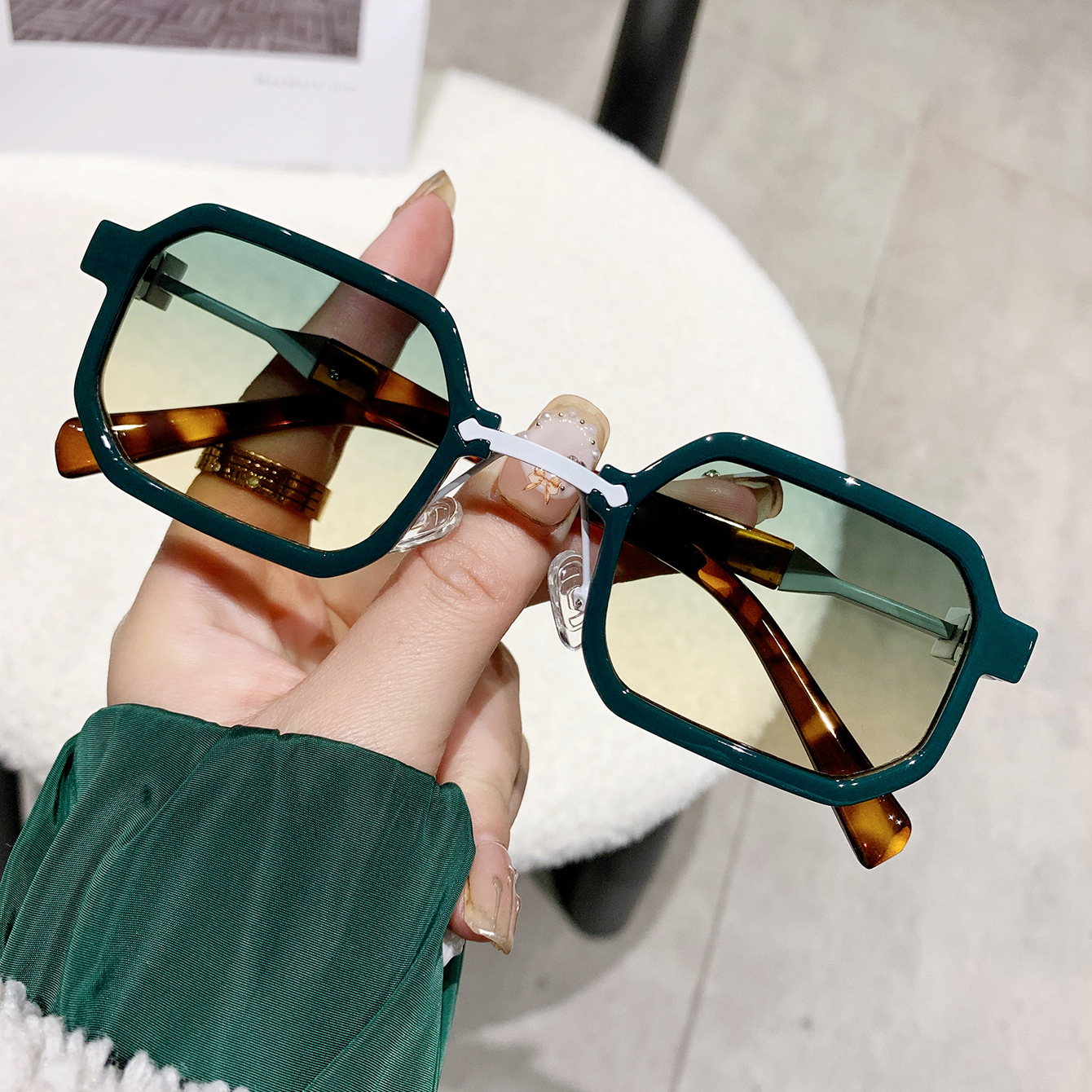 New Retro Hip-Hop Small Box Exquisite Sunglasses Ins European and American Advanced Sunscreen UV Sunglasses Trendy