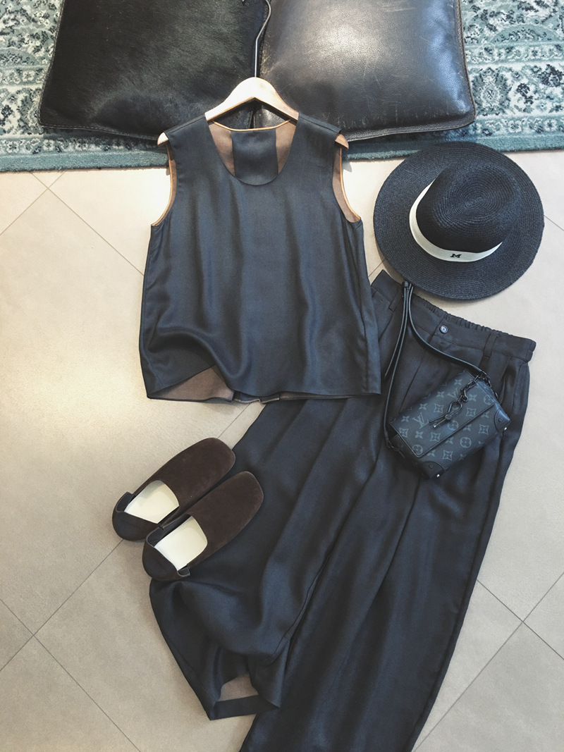 Yilu alcohol mulberry silk twill fragrant cloud yarn sleeveless vest pleated pants suit H33196 a generation of hair