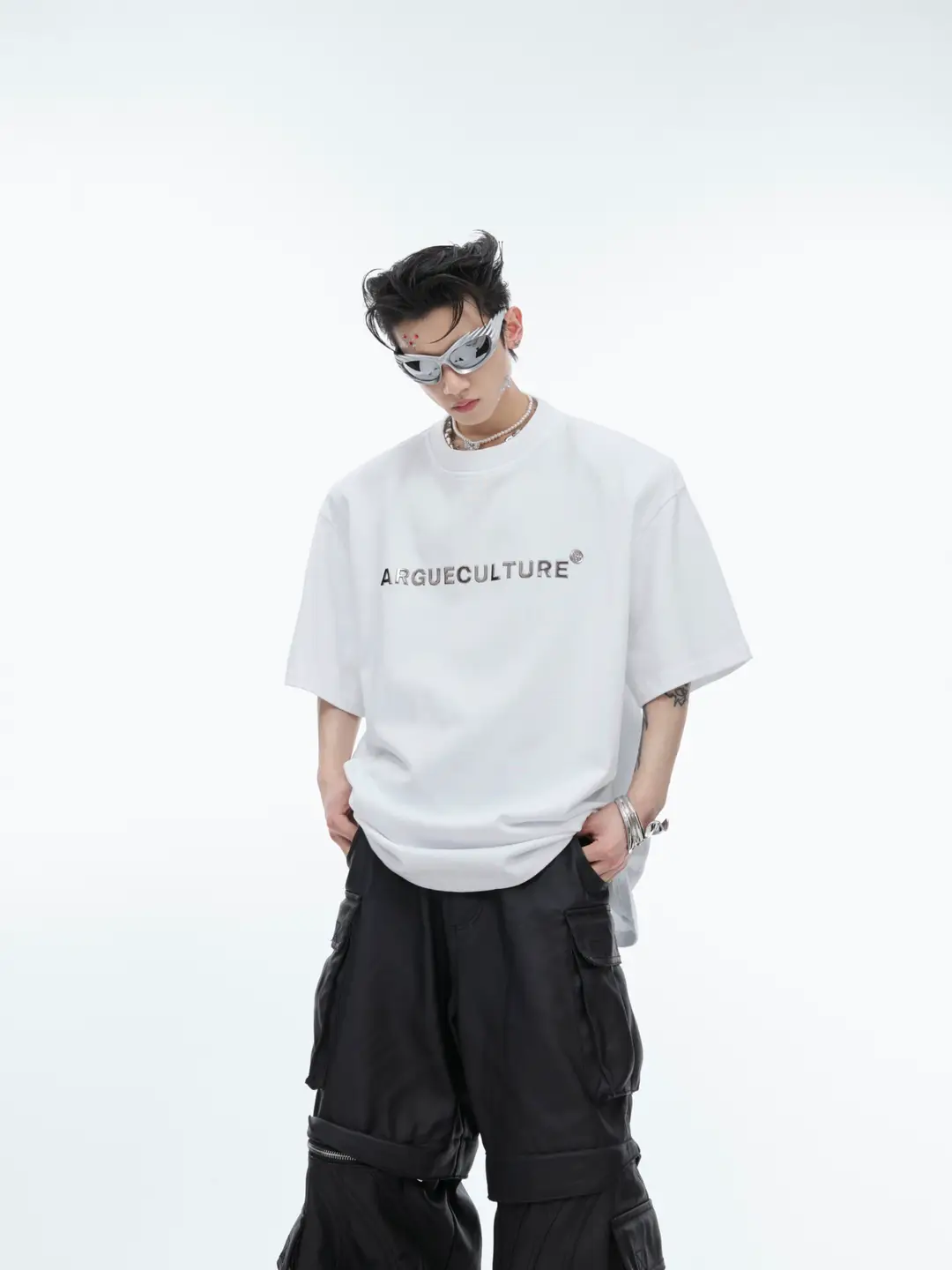 Culture Simple Collar Silver Plated Stereo Metal Logo Design Shoulder Pads pure cotton Short Sleeves Heavy weight Washed and Distressed T-Shirt
