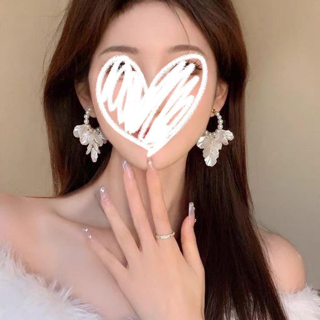 Vacation Style Light Luxury High-end Sense Long Exaggerated Earrings French Retro Pearl Petal Tassel Earrings Women's Ear Accessories