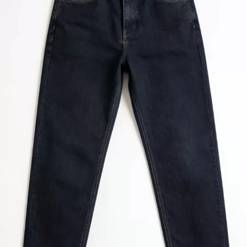 Brown black block on the back waist, concave circle on the ground, two strings of back pockets, pointed tips, horizontal lines, deep blue jeans 55020801