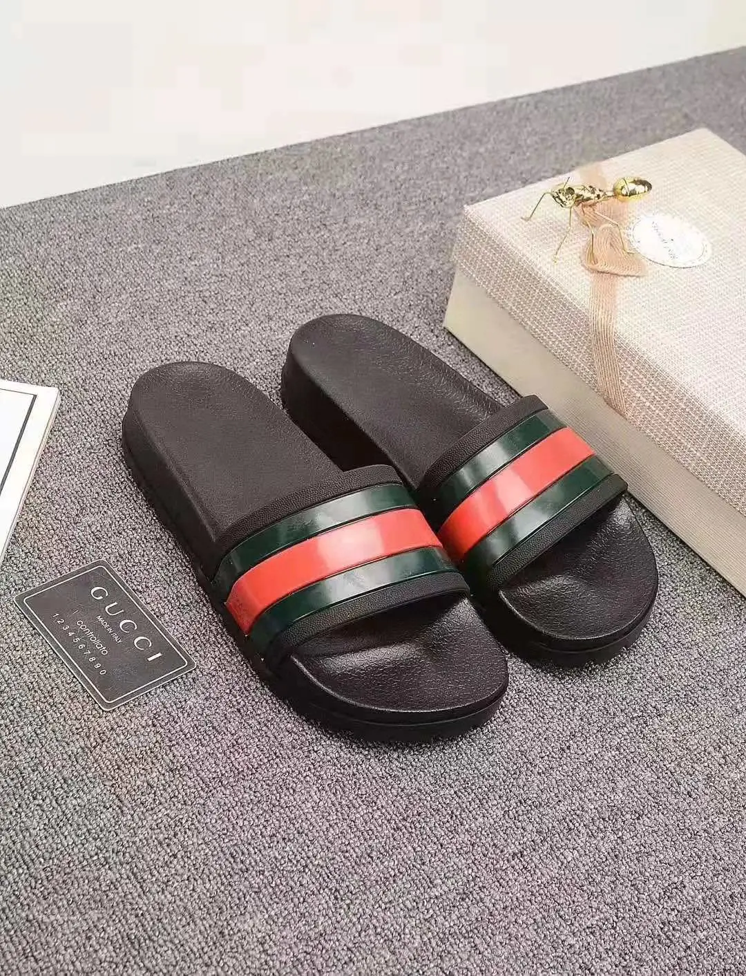 春夏时尚潮流男女款休闲拖鞋，黑白2色可选