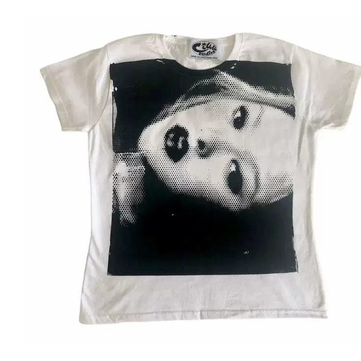 Hand to heart love creates retro street posters, pixel short sleeved T-shirts, loose and trendy, niche and unique