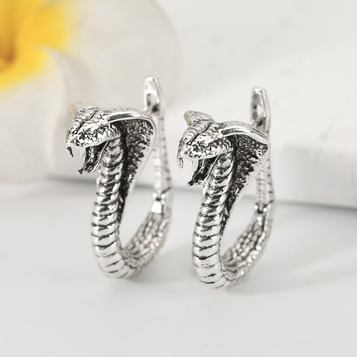 Luochen's Vintage 3D Cobra Earrings, Exaggerated Personality, Fashionable Trendy European and American Style Niche Design Earrings and Accessories