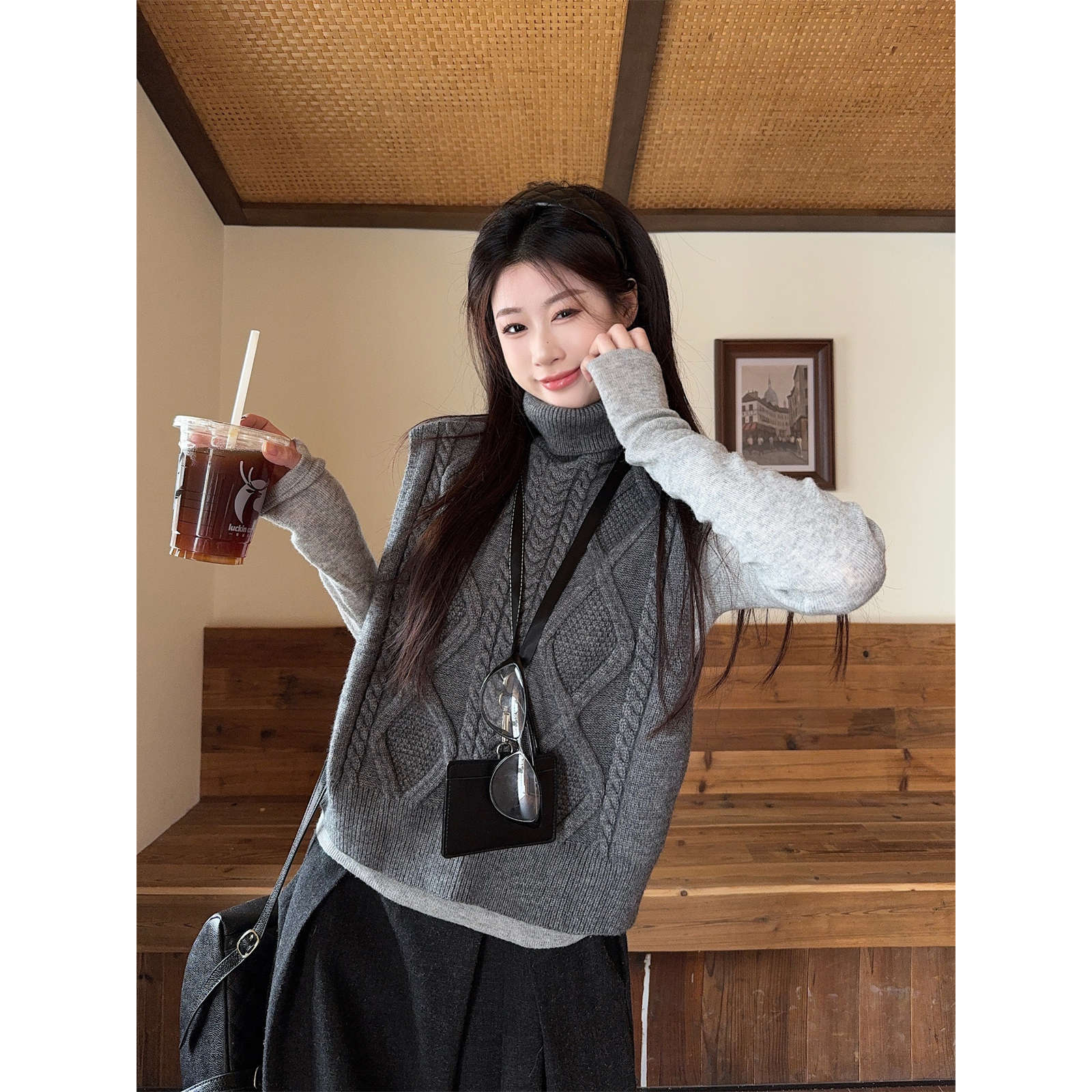 Fashionable Design, Double-Sided Knitted Vest for Women, Autumn and Winter Layered Wear, Cable Pattern Sleeveless Top, Soft and Cozy Sweater Vest