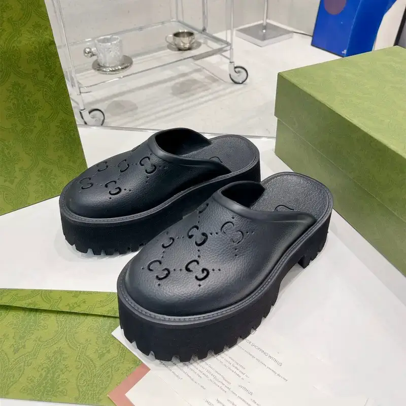 Internet Hot Thick Bottom Height Increasing Hole Shoes Women's Summer Breathable Outer Wear Toe Cap Semi Slipper Beach Platform Shoes Cool round Wheat Slippers