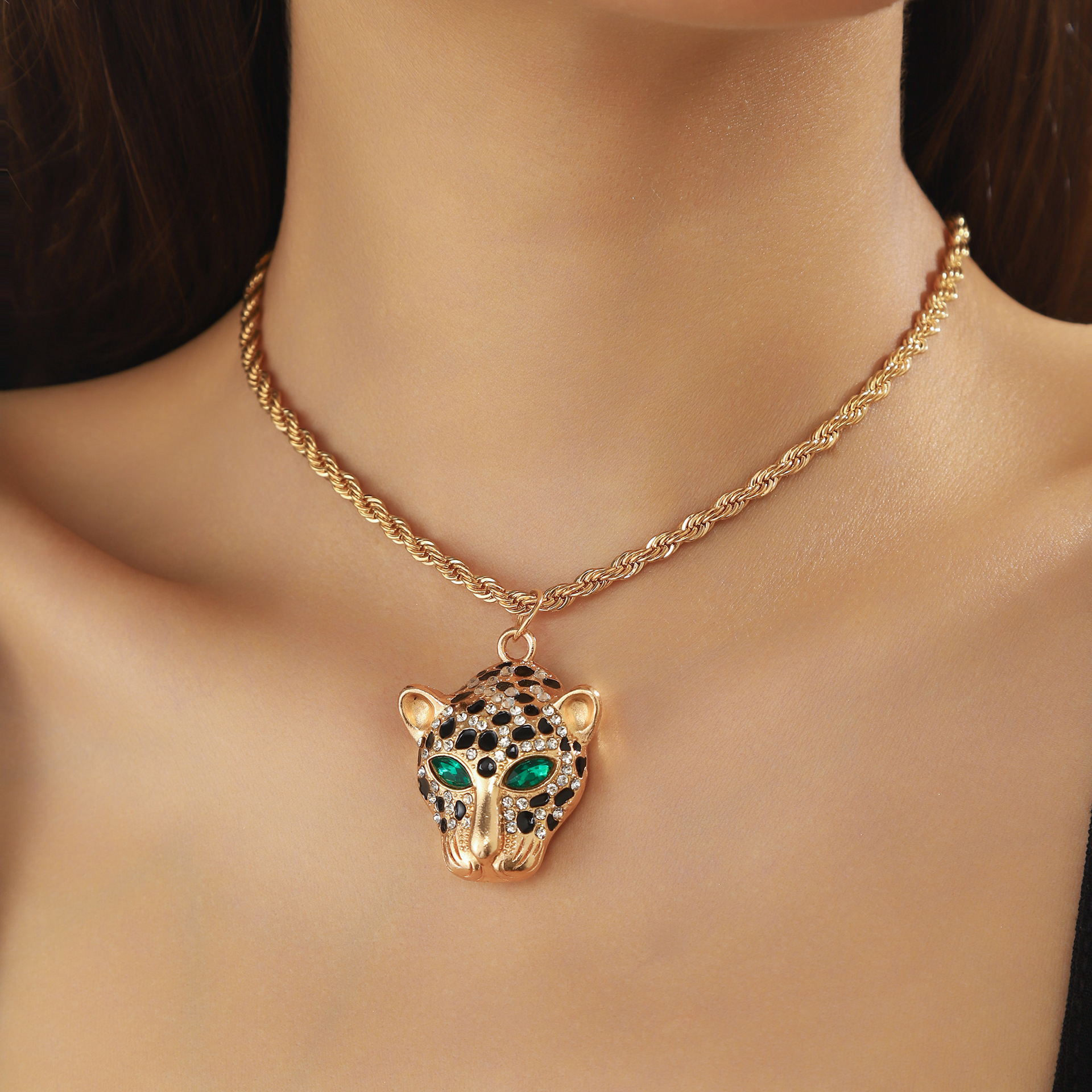 Cafe billion Europe and the United States overseas best selling shiny leopard cheetah rhinestone inlay pendant punk creative leopard head necklace