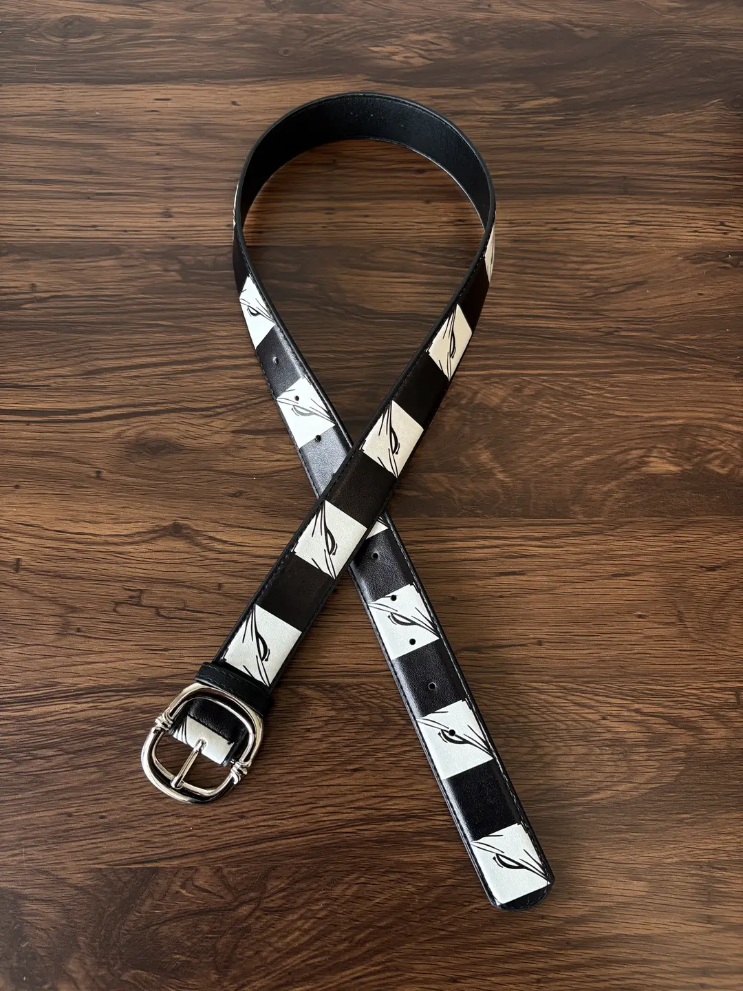 Be careful with the cuffs. Clean fit black and white Thousand Mile Eye limited edition belt with checkerboard pattern. 99Eyes unisex belt