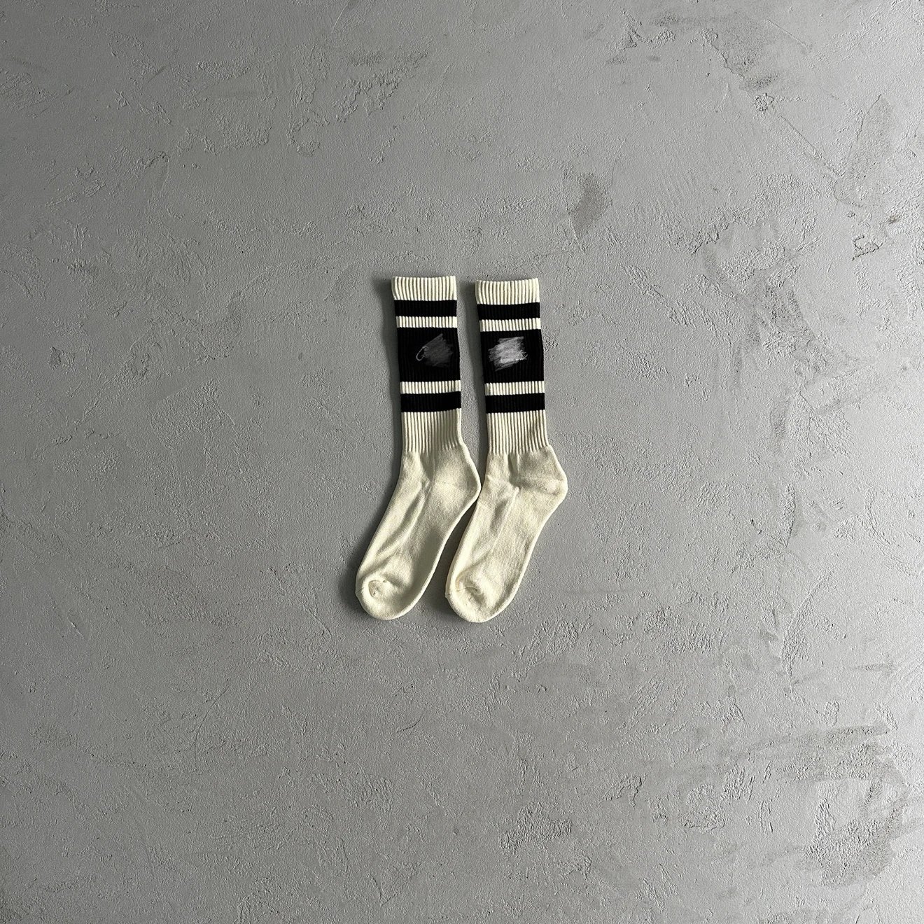 恶-黑米白长袜