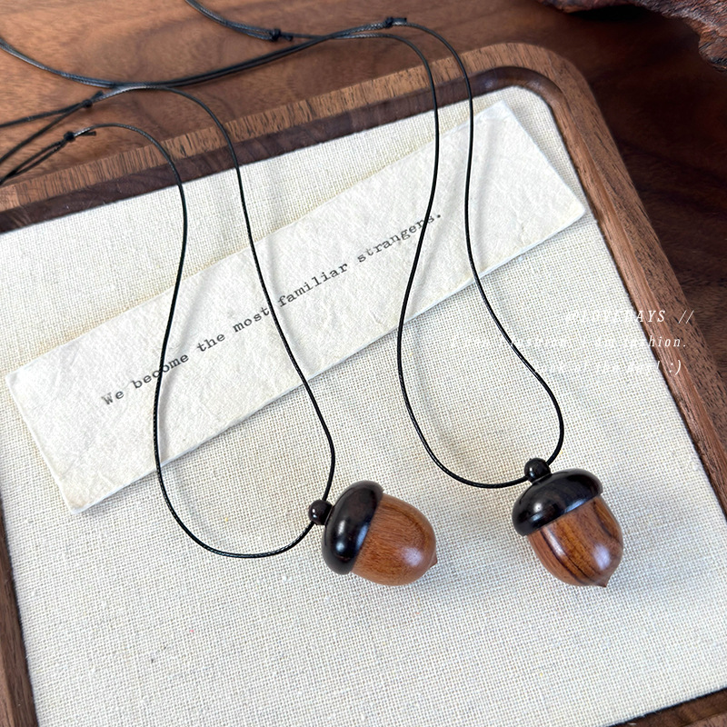 Vintage sandalwood acorn pendant necklace female niche unique design can open pine cone sweater chain ethnic style accessories