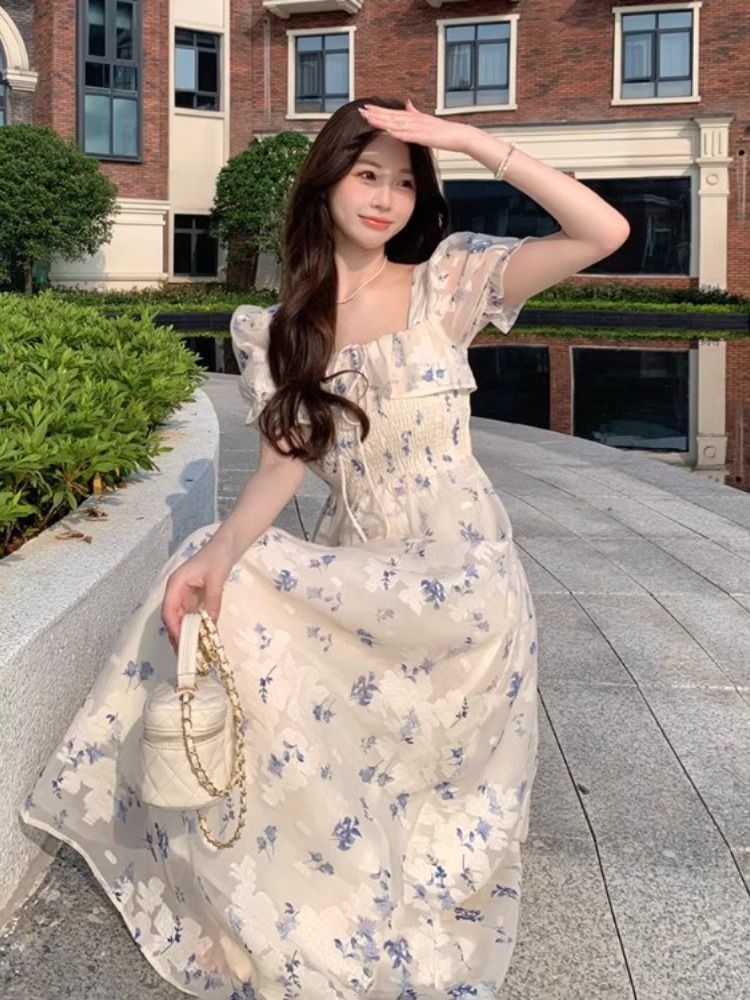 French-Style Square-Neck Floral Dress, Gentle Summer Style, Waist-Cinching and Slimming, First Love Vacation Style, Travel Floral Long Dress