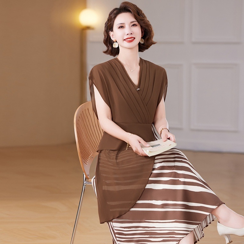 Young Mom's Summer Dress, Stylish Short-Sleeved Dress, Mid-Length Loose-Fitting Fake Two-Piece Long Dress, New Chinese-Style Dress for Middle-Aged Women