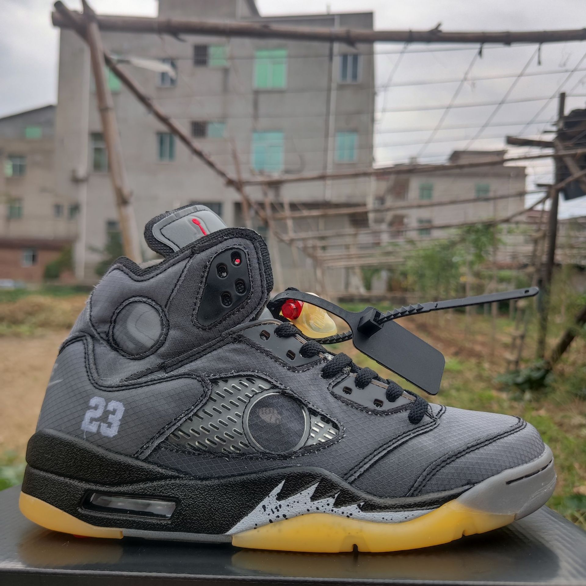 Putian Aj5 Company-Level Rukawa Maple Red Yellow Cicada Wing Black Cicada Wing White Blue Red Purple Swallow Jordan 5 Basketball