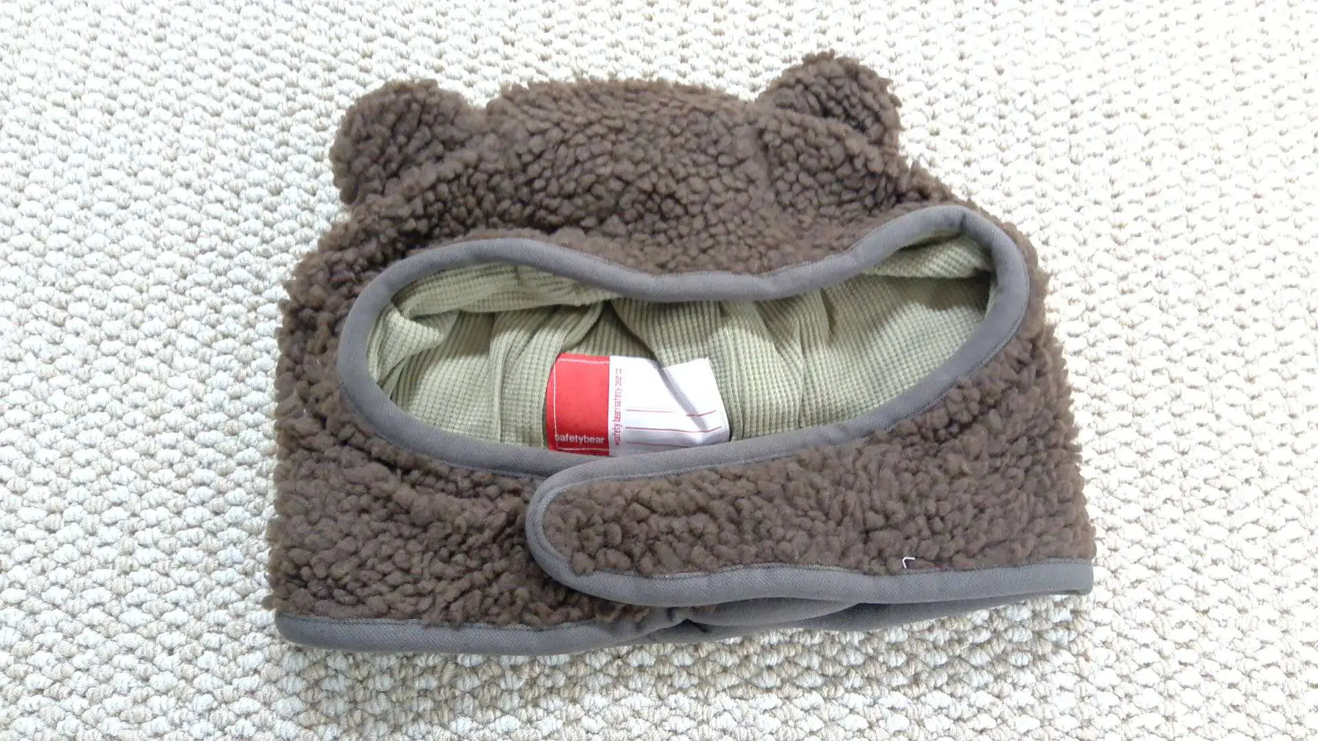 Really good look safety bear bear helmet shaking grain velvet magnetic buckle Europe and the United States men and women with the same paragraph hat