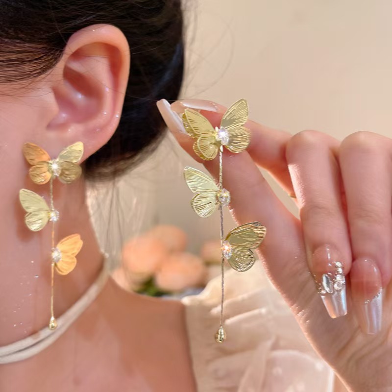 Silver Needle Distinctive Three-dimensional Butterfly Tassel Earrings Light Luxury Niche Design Advanced Sense Ear Studs Exaggerated Face Skinny Earrings