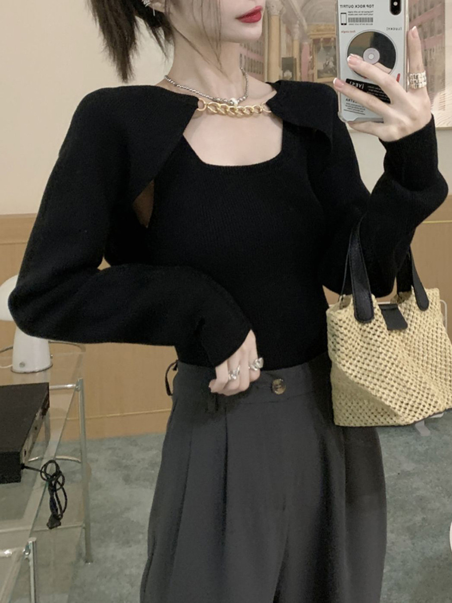 Short Blouse Two-Piece Suit for Women with Design Sense Autumn and Winter New Slim Camisole White Long-Sleeved Knitwear for Women