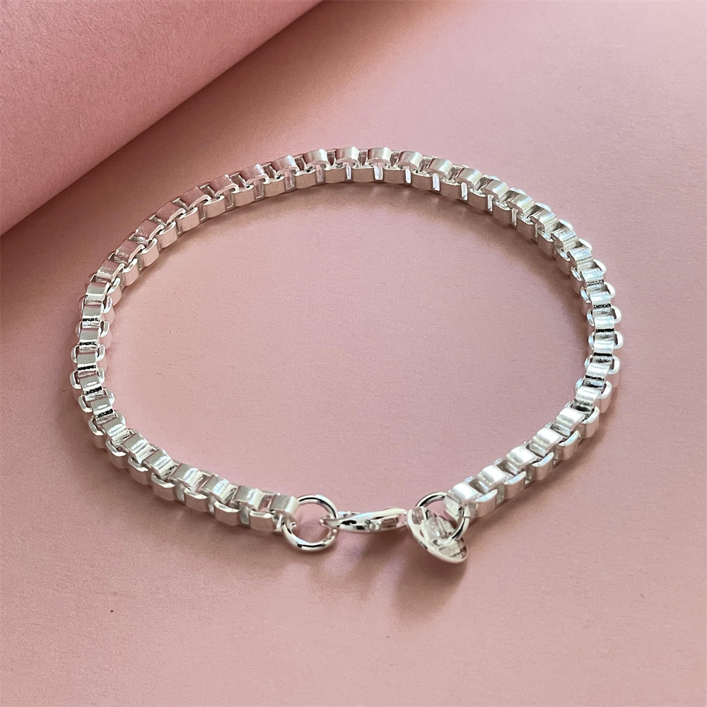 Foreign trade jewelry silver-plated square box bracelet trembles small red book online red popular bracelet in stock wholesale