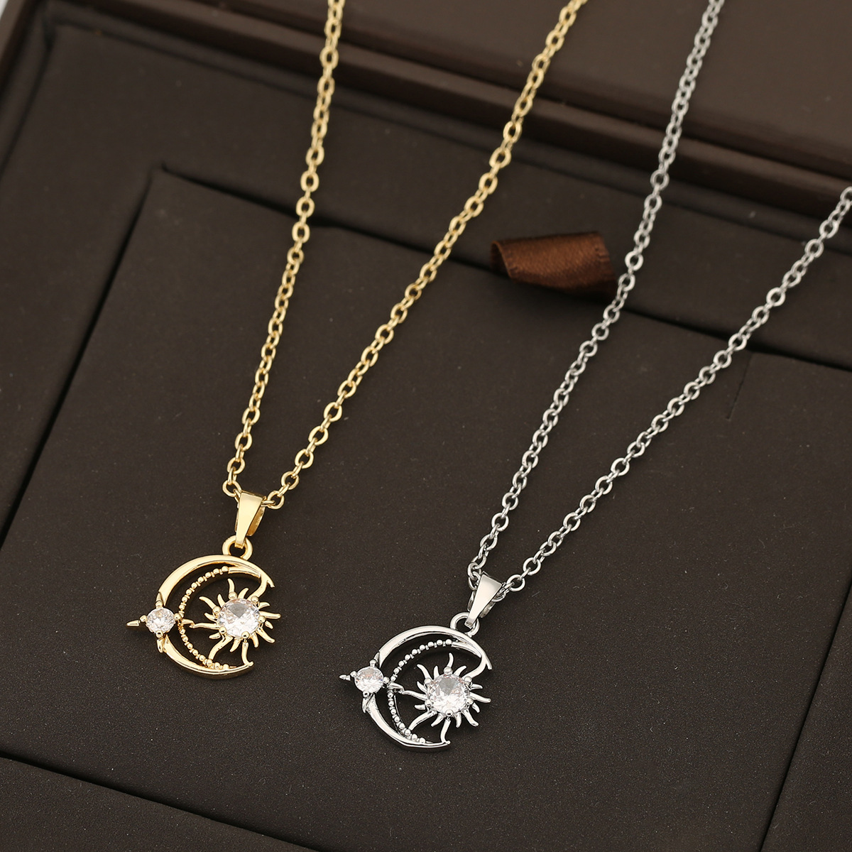 AliExpress Star and Moon Glow Necklace Zircon Sun Star and Moon Pendant Necklace Advanced Sense Tarot Clavicle Chain