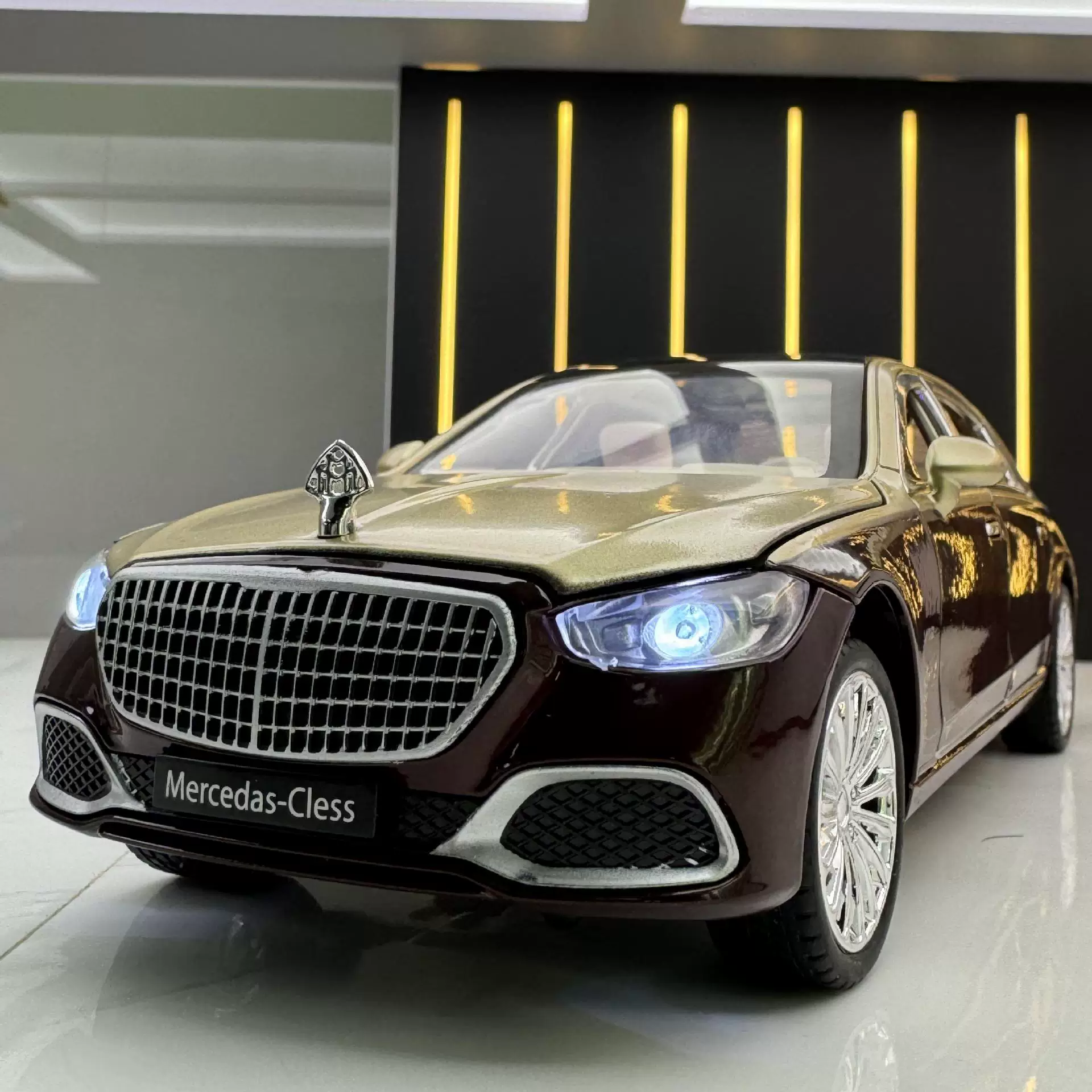 Maybach S680 Simulation Car Model Office Living Room Desktop Decoration Ornaments Wine Cabinet Entrance Cabinet Decoration
