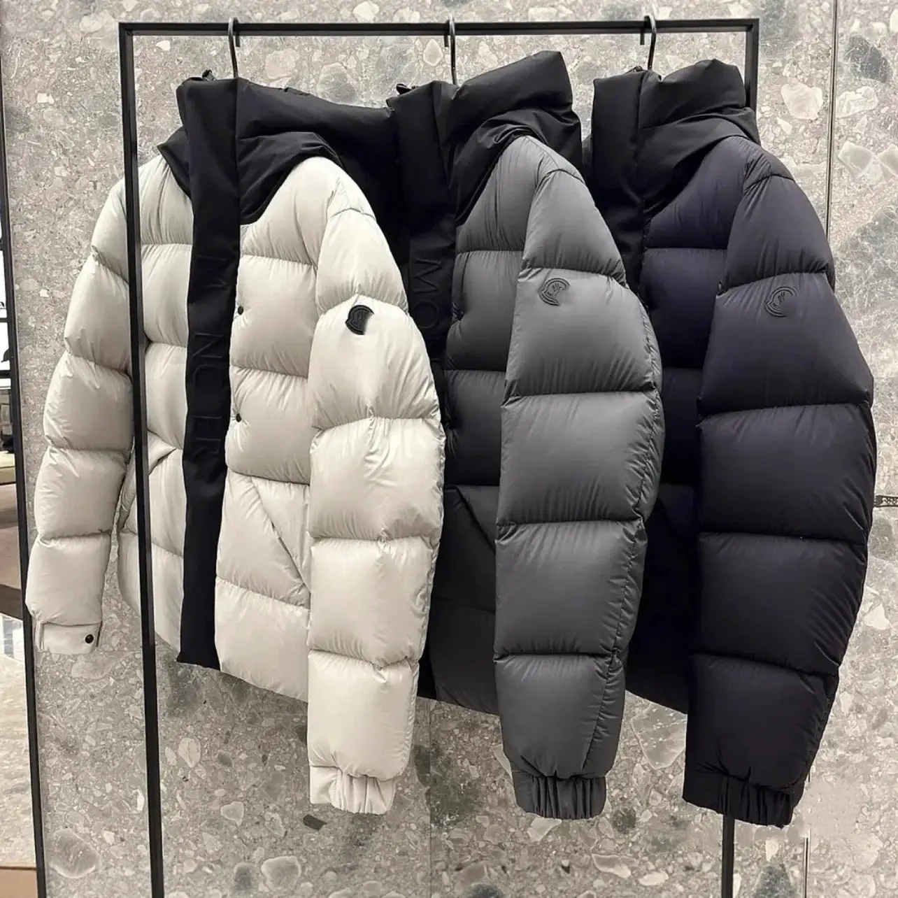 In-Stock Original m Brand Internet Celebrity Black Warrior Short Men's 90% White Duck down Jacket Coat