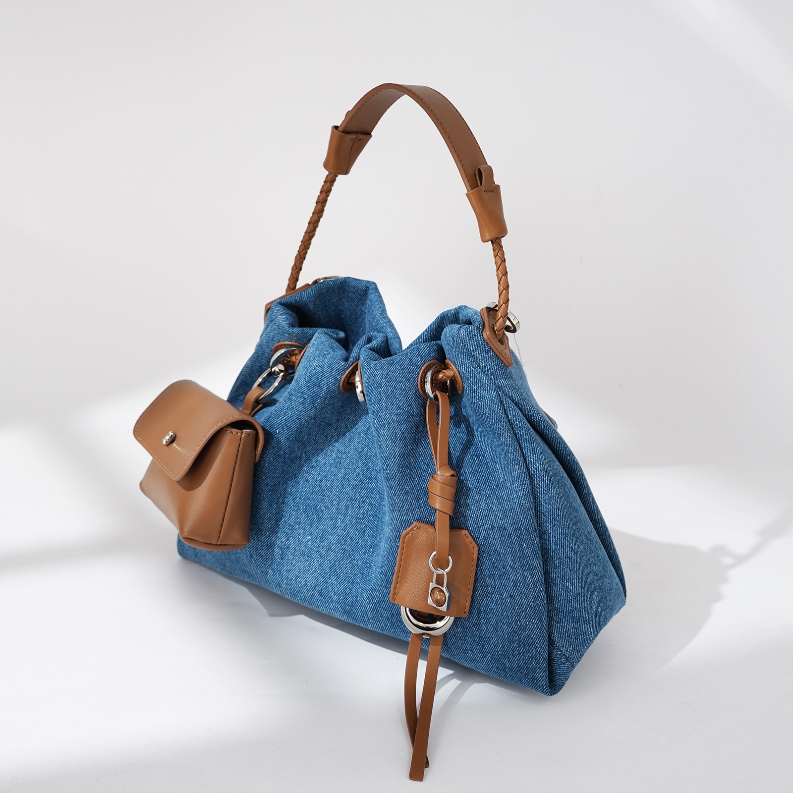 2026 New Denim Series Handbag, Genuine Leather, Niche Design, High-End, Fashionable, Simple, New Crossbody Bag
